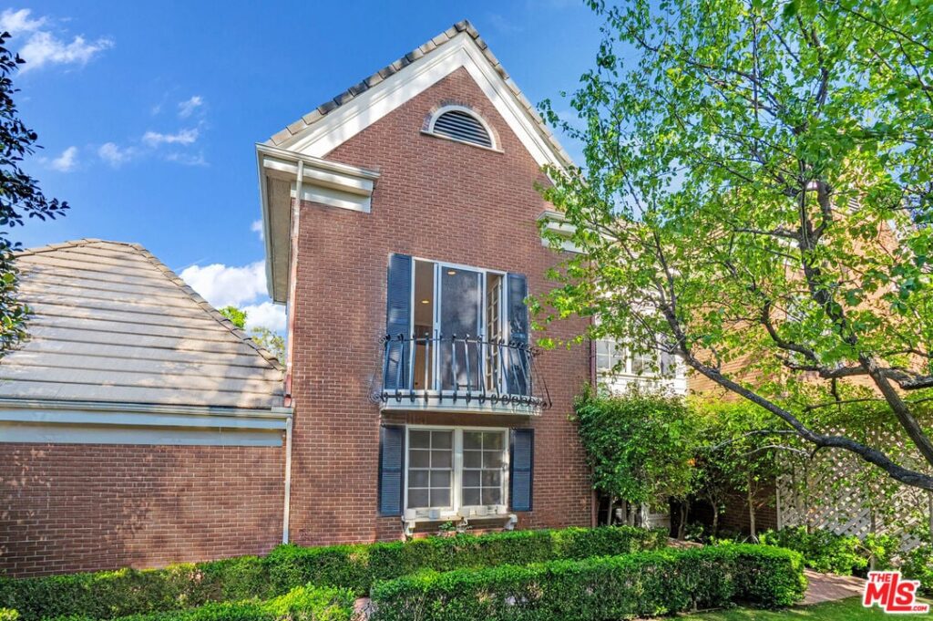 12386 Ridge Cir: A Mountaingate Brentwood Home With Guard-Gated Privacy and Room to Reimagine