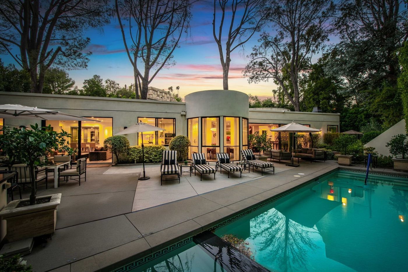Modern Los Angeles home with an illuminated pool at twilight